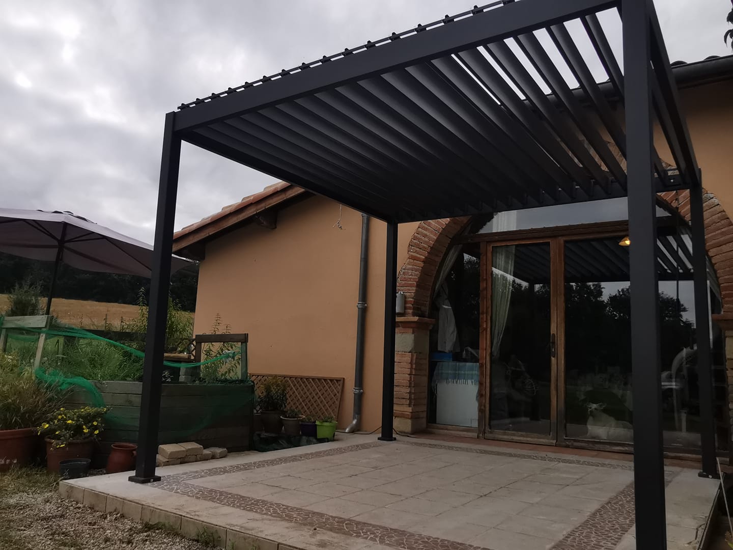 Montage pergola bioclimatique